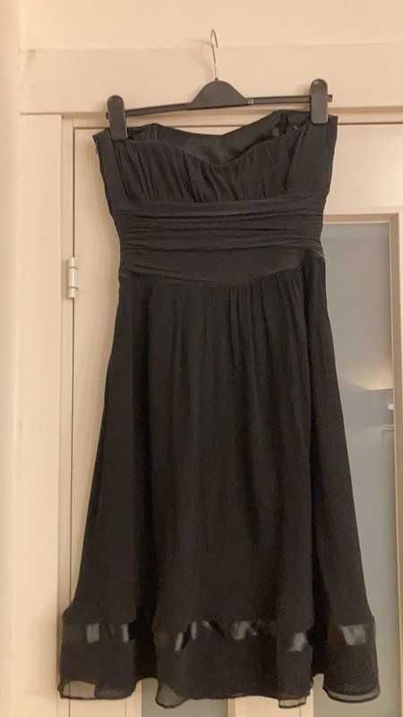 Czarna koktajlowa sukienka z jedwabiu