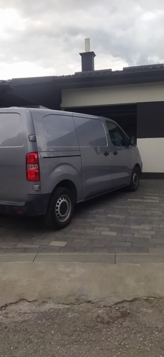 Samochód towarowy, dostawczy Opel Vivaro niski przebieg.