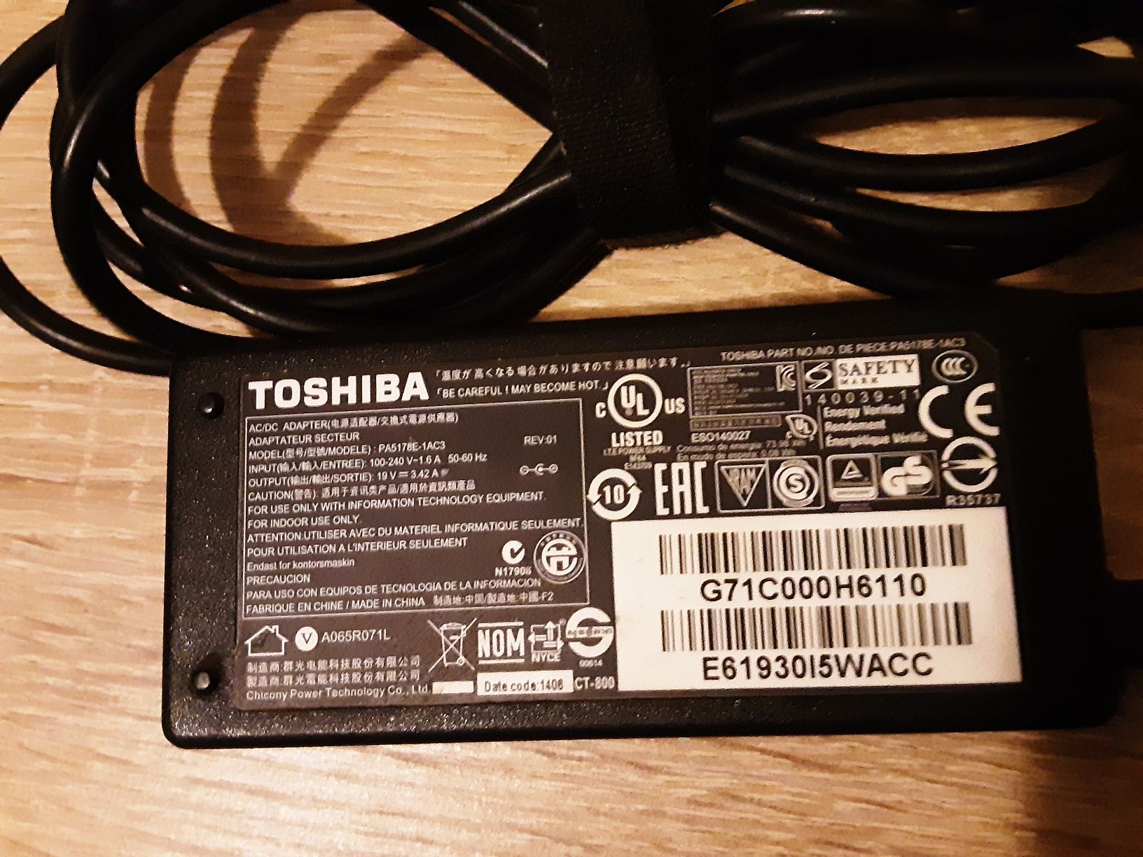 Carregador portátil Toshiba 19v 3.42a