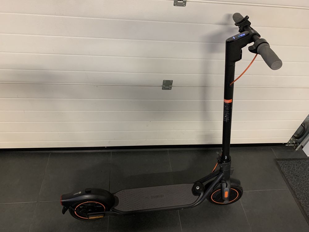 Powystawowa Hulajnoga Elektryczna Segway Ninebot F30