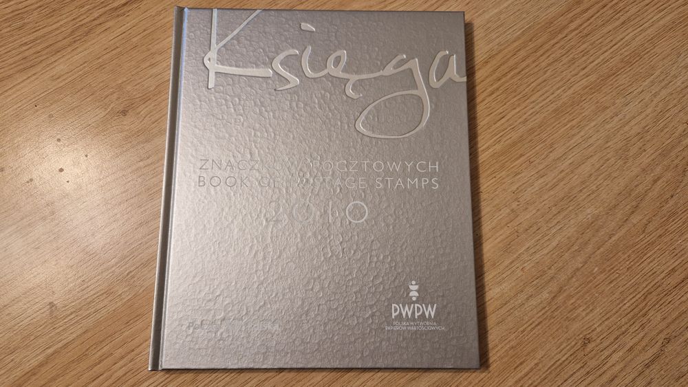 Księga znaczków 2010.