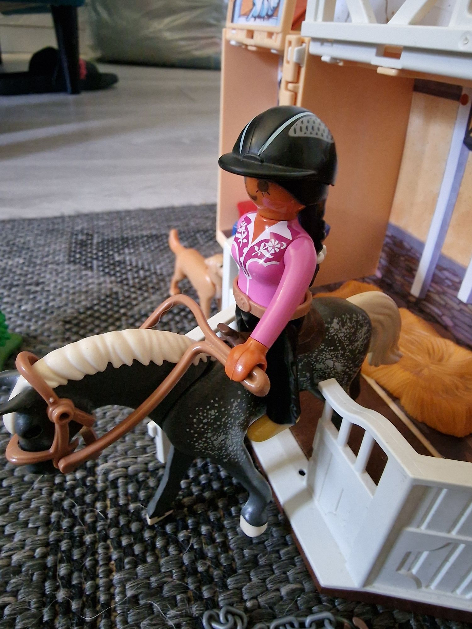 Playmobile stajnia składana konie