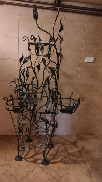 Kuty stojak na kwiaty