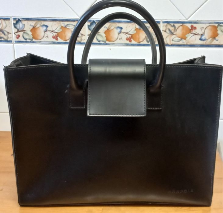 Mala senhora em pele