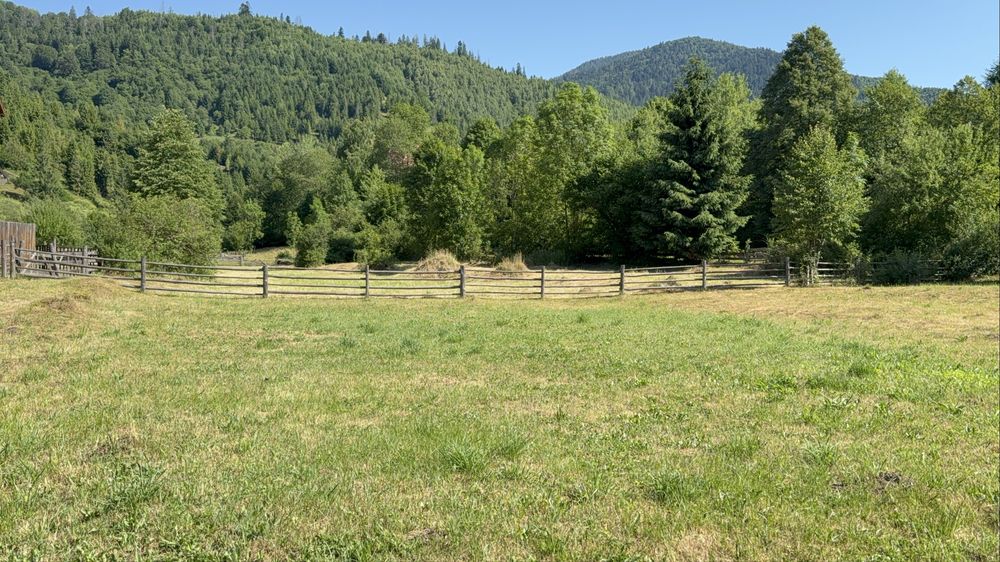 Продається 10 сотих у горах в курортному селі