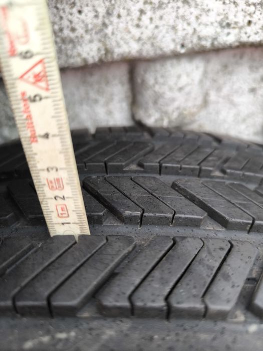 Opony zimowe Godyer 225/55/17