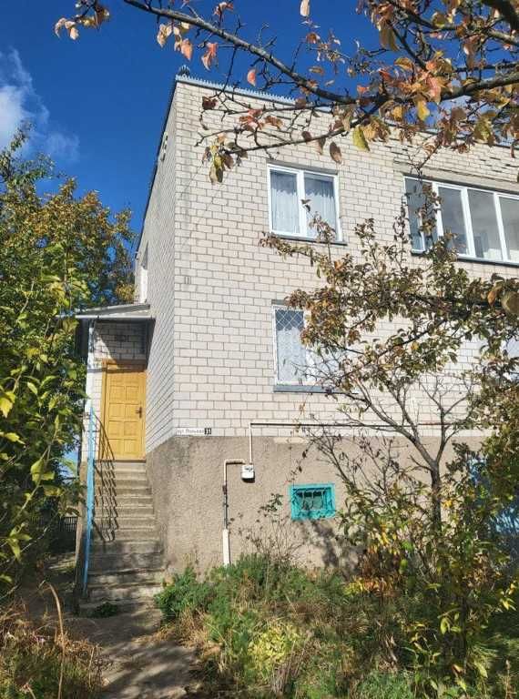 Продам двухповерховий будинок в Низгірцях