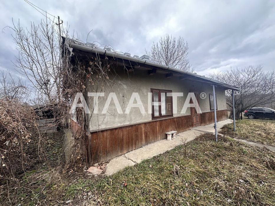 Будинок з комунікаціями, центр села, 60 м2, + господарство