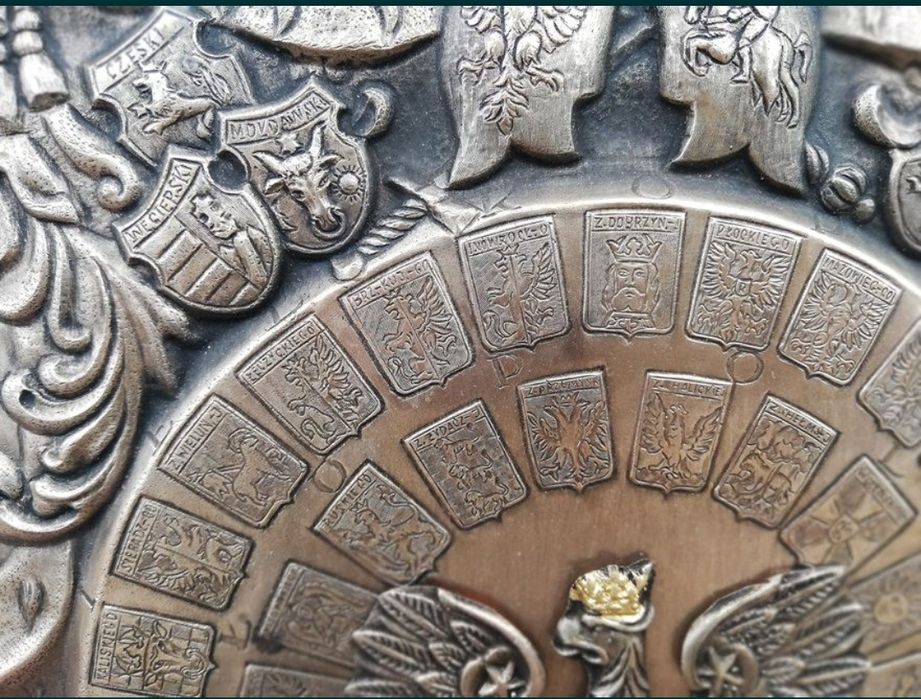 Ryngraf patriotyczny z orłem polskim i matką boską częstochowską, pole