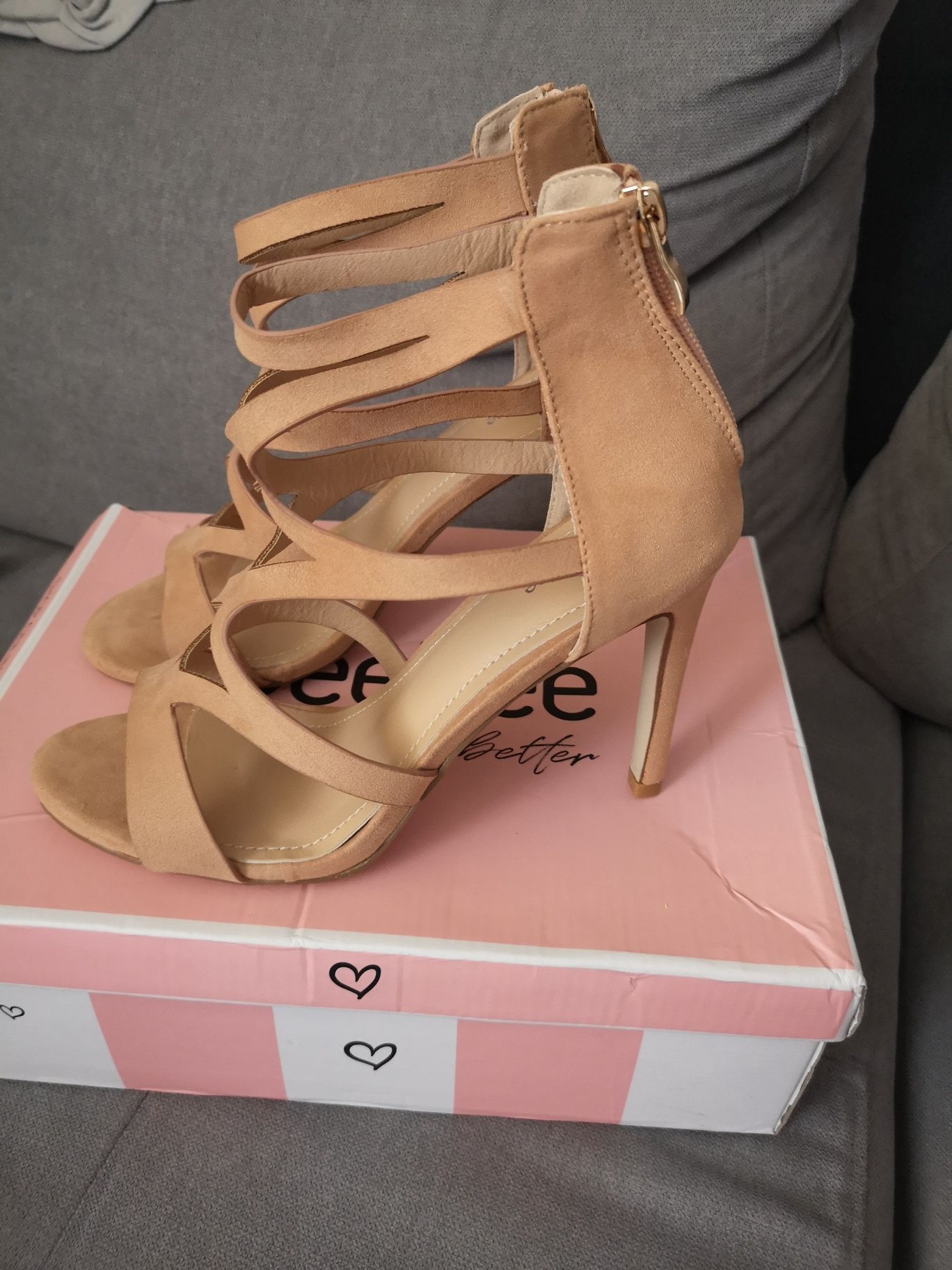 Nowe szpilki, buty na obcasie Deezee 38 camel
