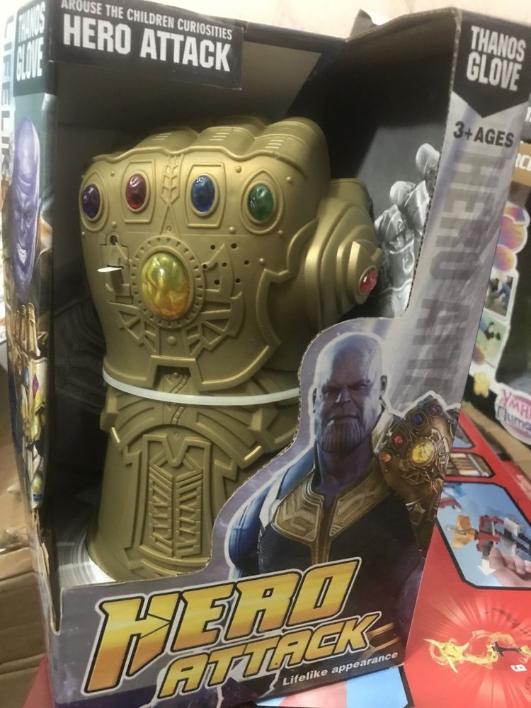 Большая перчатка Таноса кулак Таноса Марвел Marvel Avengers свет звук