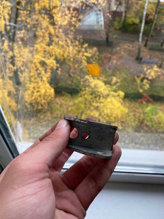 Кронштейн крепления приёмной трубы к КПП ВАЗ-2101