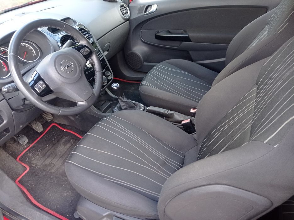 Opel Corsa 1,4 gaz sprowadzony zarejestrowany