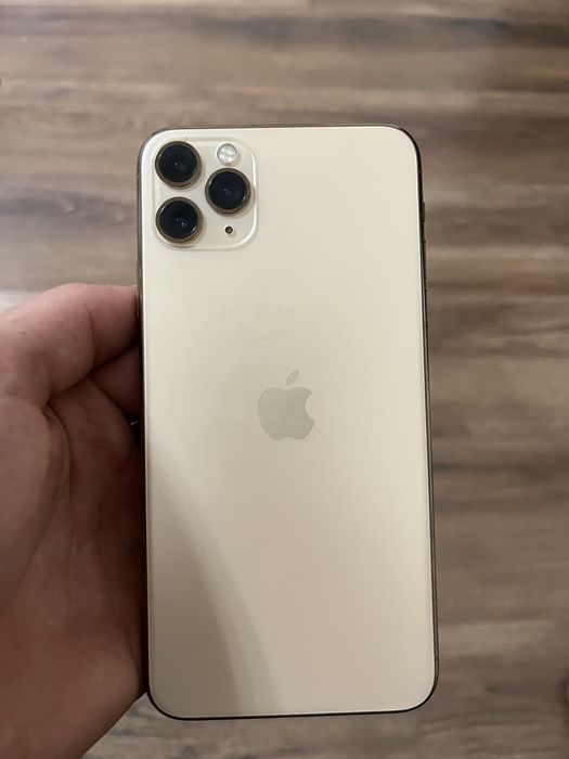 Продам iphone 11pro max(розбитий дисплей,не реагує на докити)