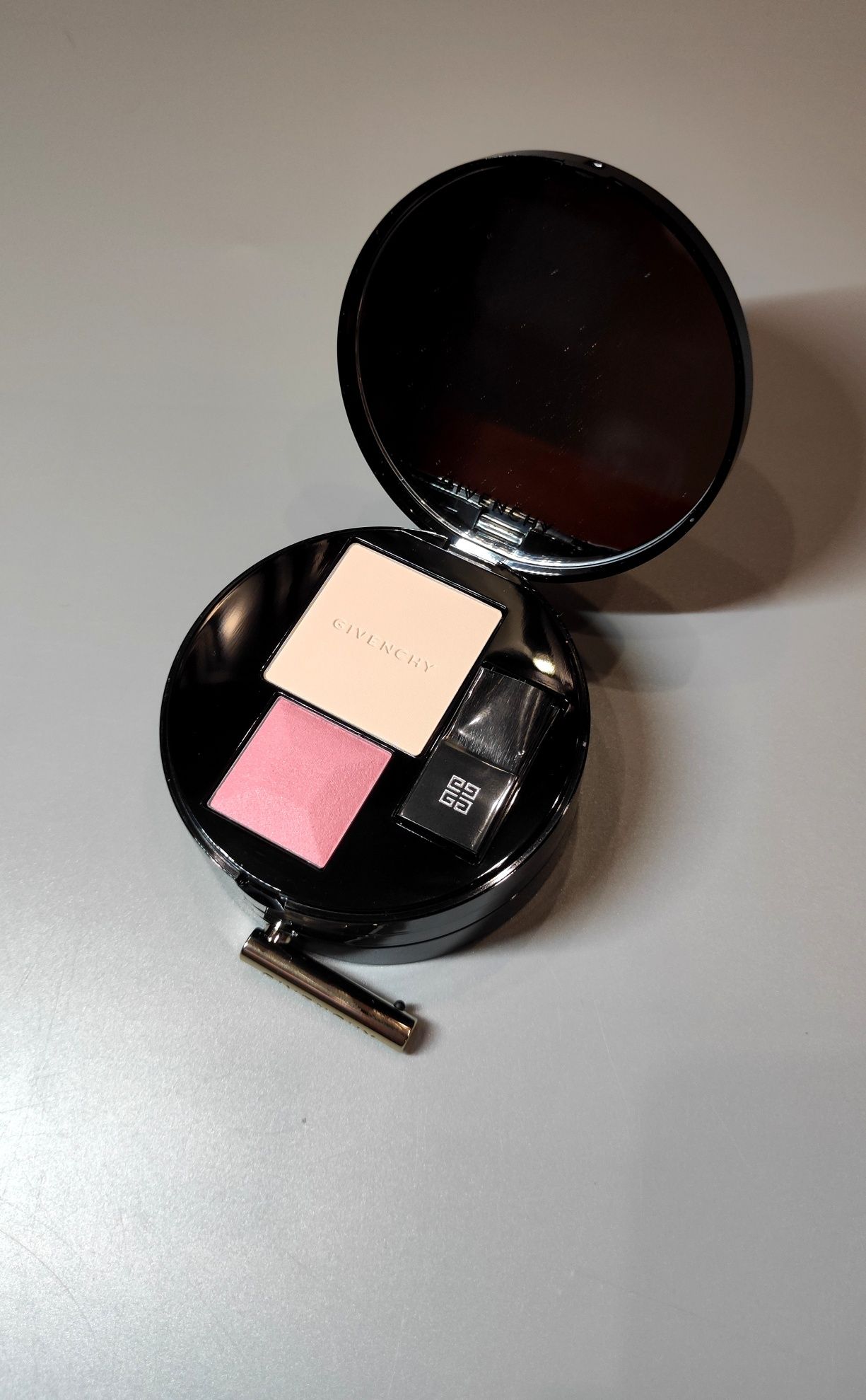 Givenchy косметичний набір Glamour On The Gold тіні, туш помада