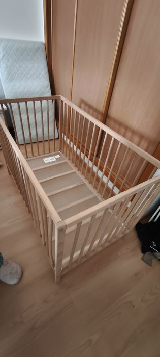 Berço para bebé com pouco uso