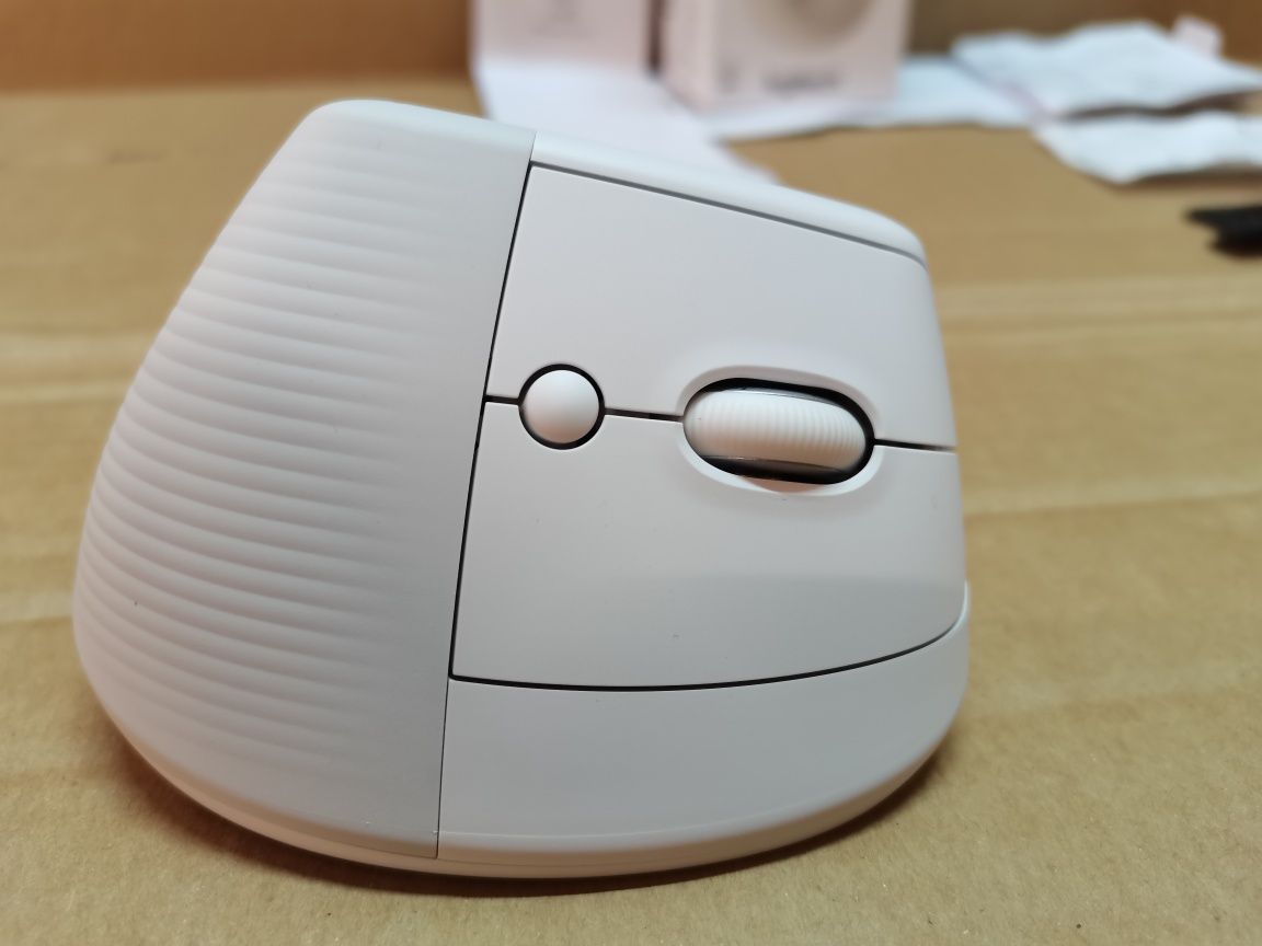 Logitech Lift for Macbezprzewodowa pionowa mysz ergonomiczna Bluetooth
