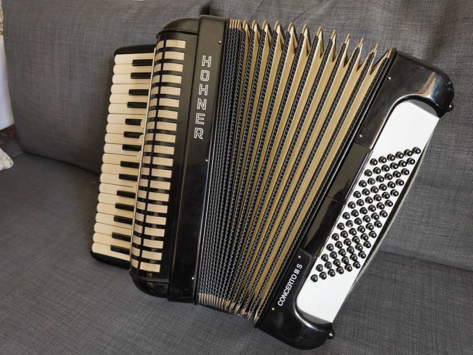 Acordeão HOHNER concerto III S