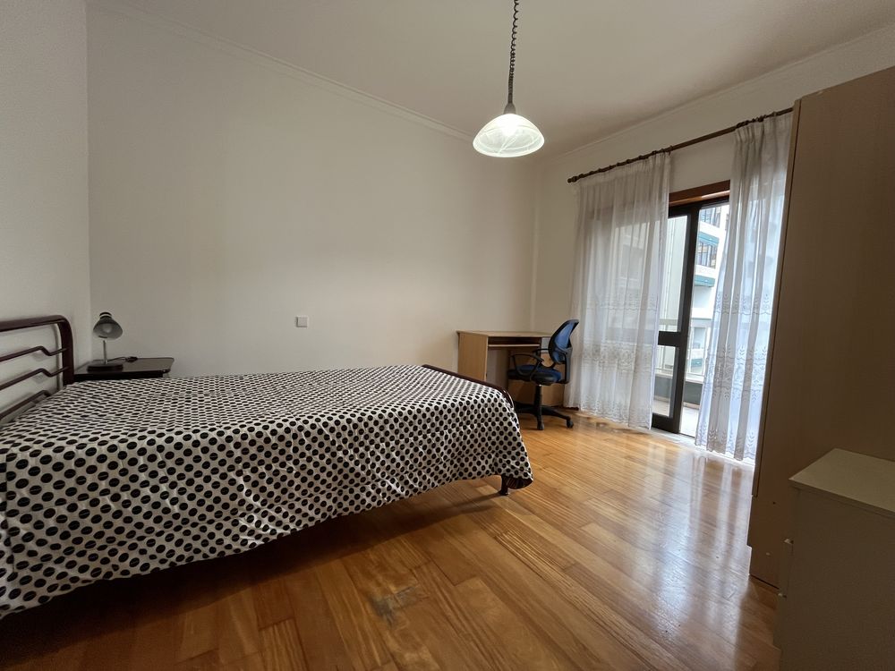 Arrendam-se 3 quartos na Avenida Marques de Pombal em Leiria