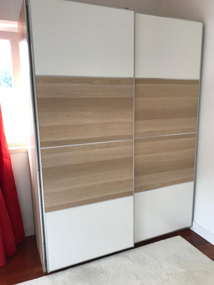 Roupeiro modular com portas deslizantes