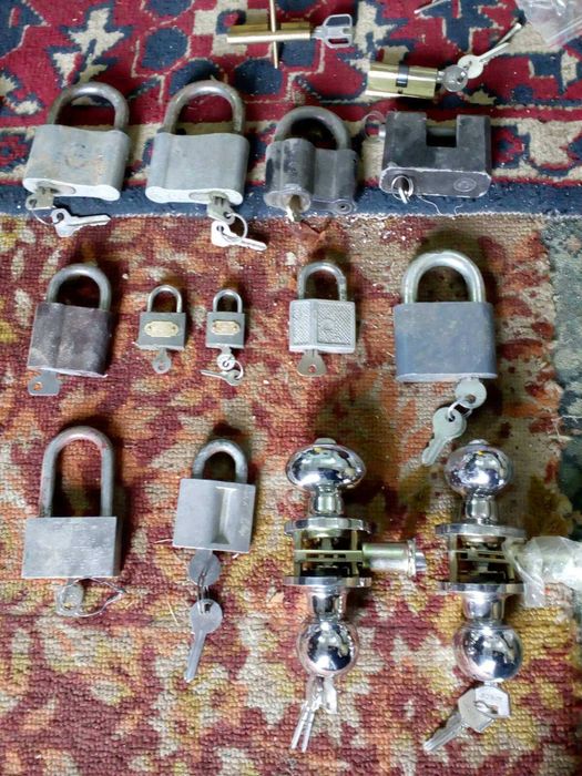Замки навесные (есть разные)