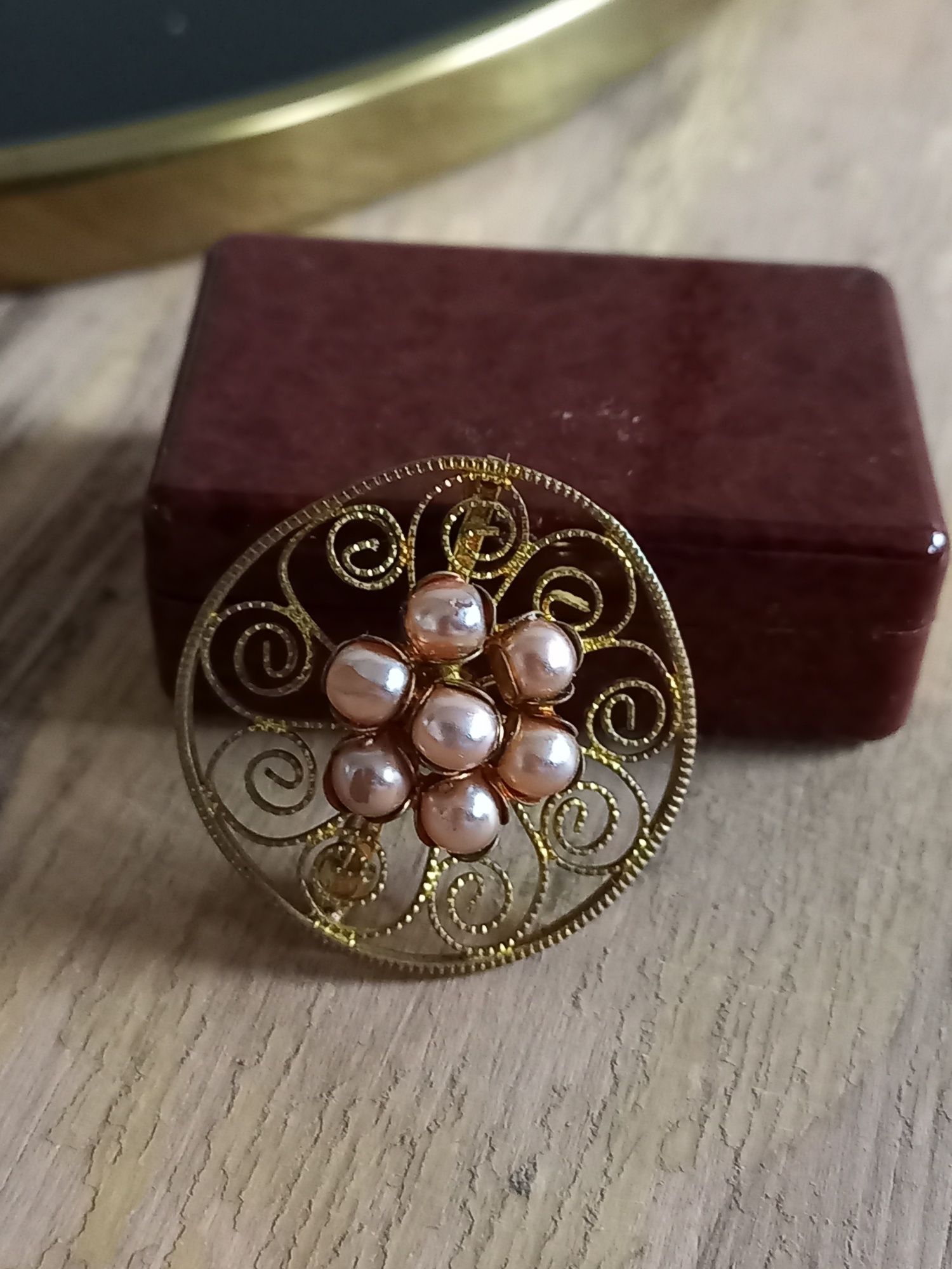 Broszka filigran sztuczne perły prl vintage biżuteria kostiumowa