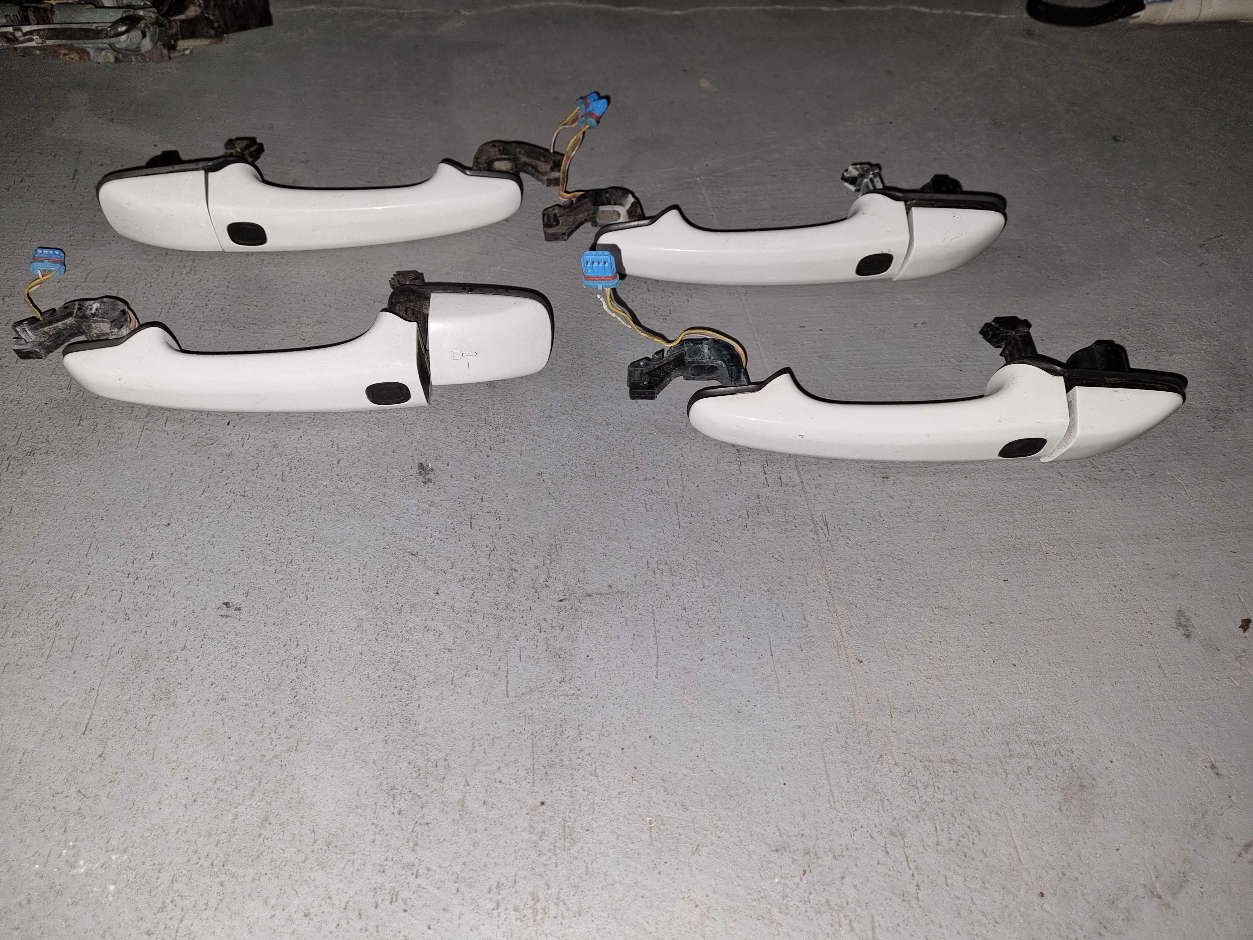 Komplet Klamek Klamka Drzwi Key Less Zewnętrzna VOLVO XC60 12r