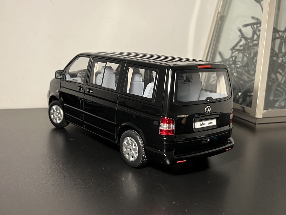 Sprzedam model 1:18 Volkswagen Multivan T5 Norev [NOWY]