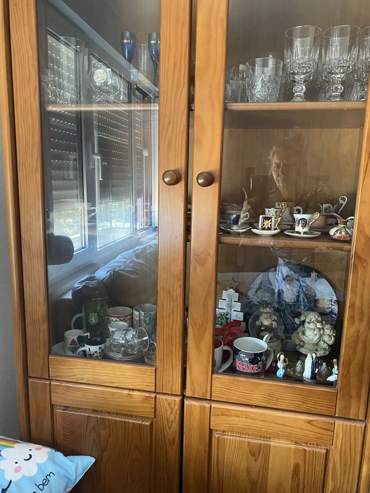Moveis de sala e sofa ,encontra-se tudo nos Olivais em Lisboa .