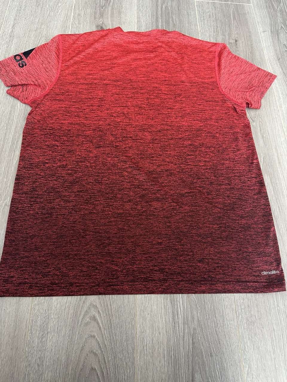 Продам футболку  Adidas climalite