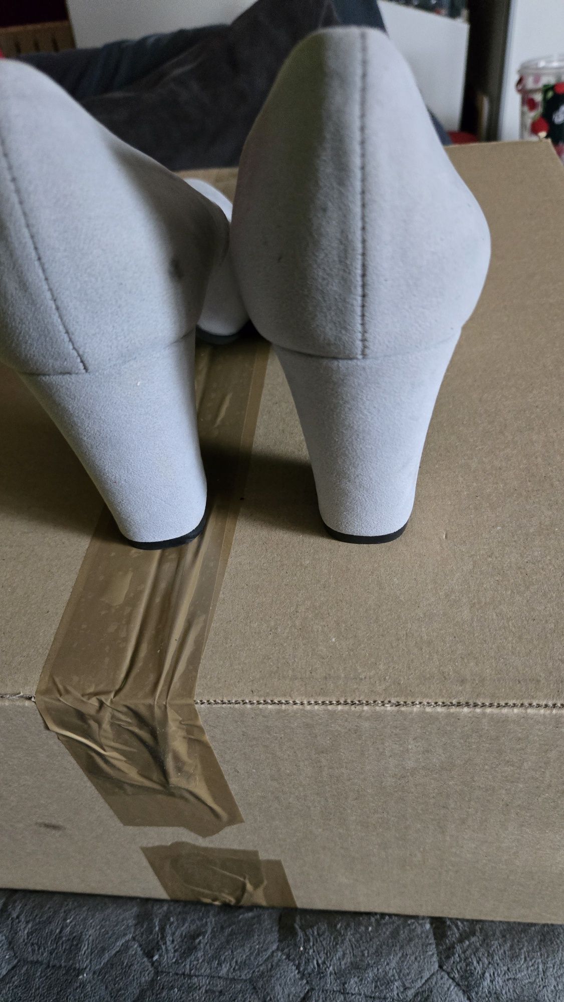 Buty na slupku.szare.