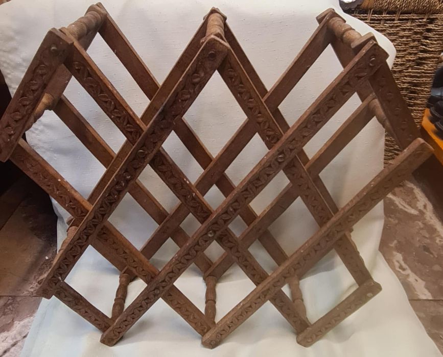 Stojak na wino z drewna