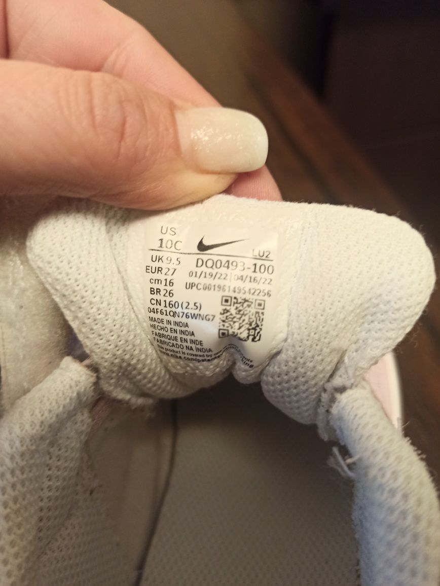 Оригінал NIKE Шкіряні  кросівки для дівчинки, 27 розмір, устілка 17.5