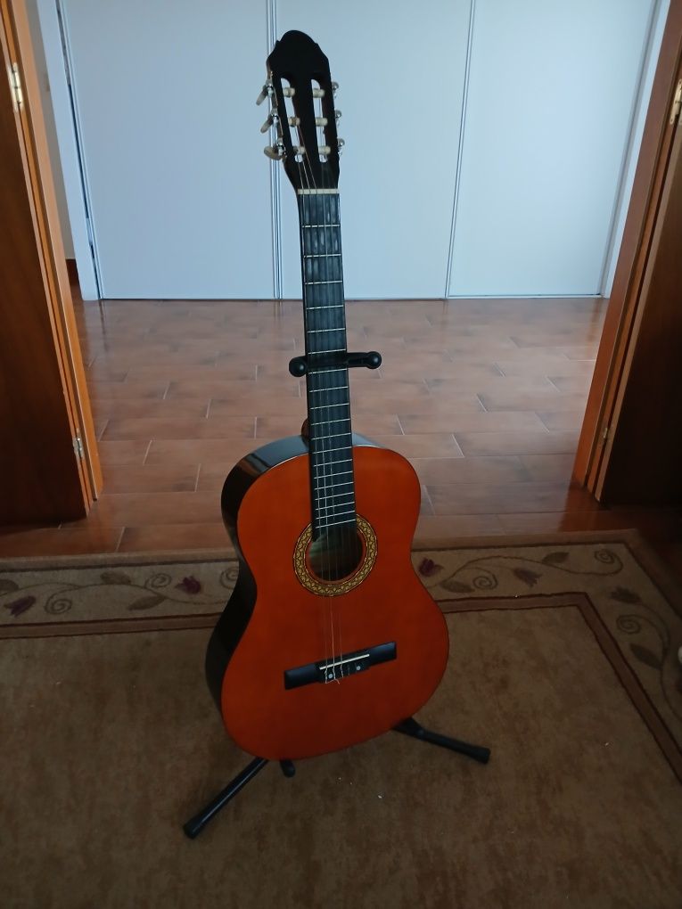 Guitarra  com suporte