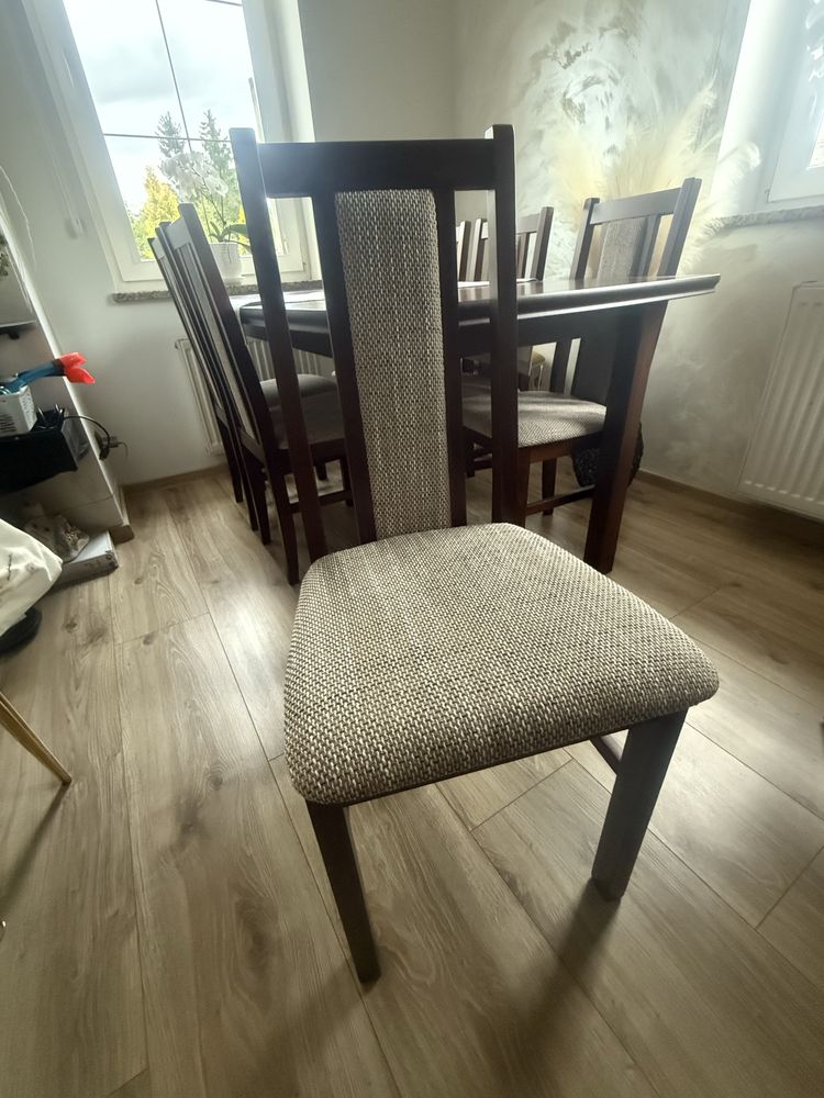 Sprzedam drewniany stół i 12 krzeseł