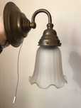 Lampa ścienna z matowym kryształowym kloszem