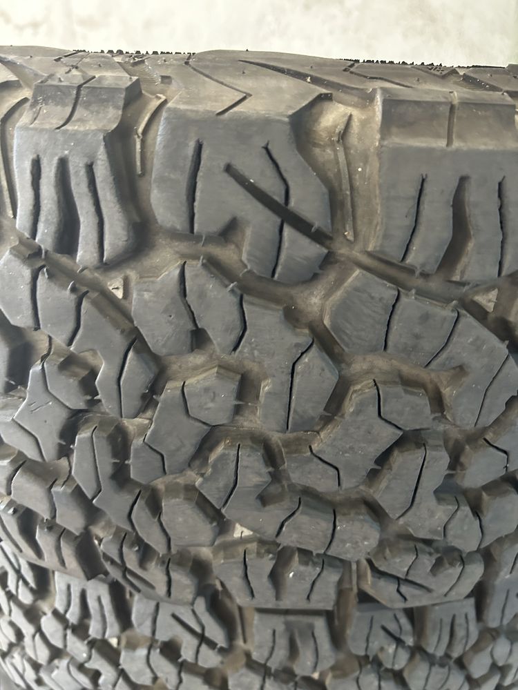 BF Goodrich All Terrain T/A KO2 265/65 R17 Novos