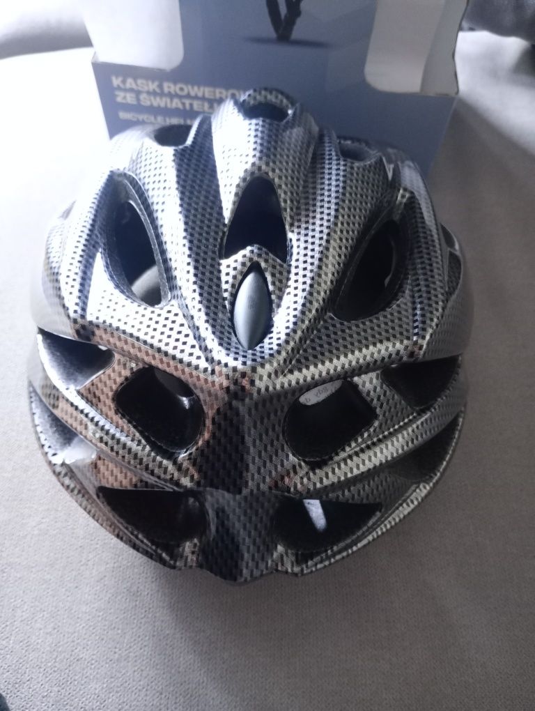 Kask rowerowy  czarny że światełkiem led