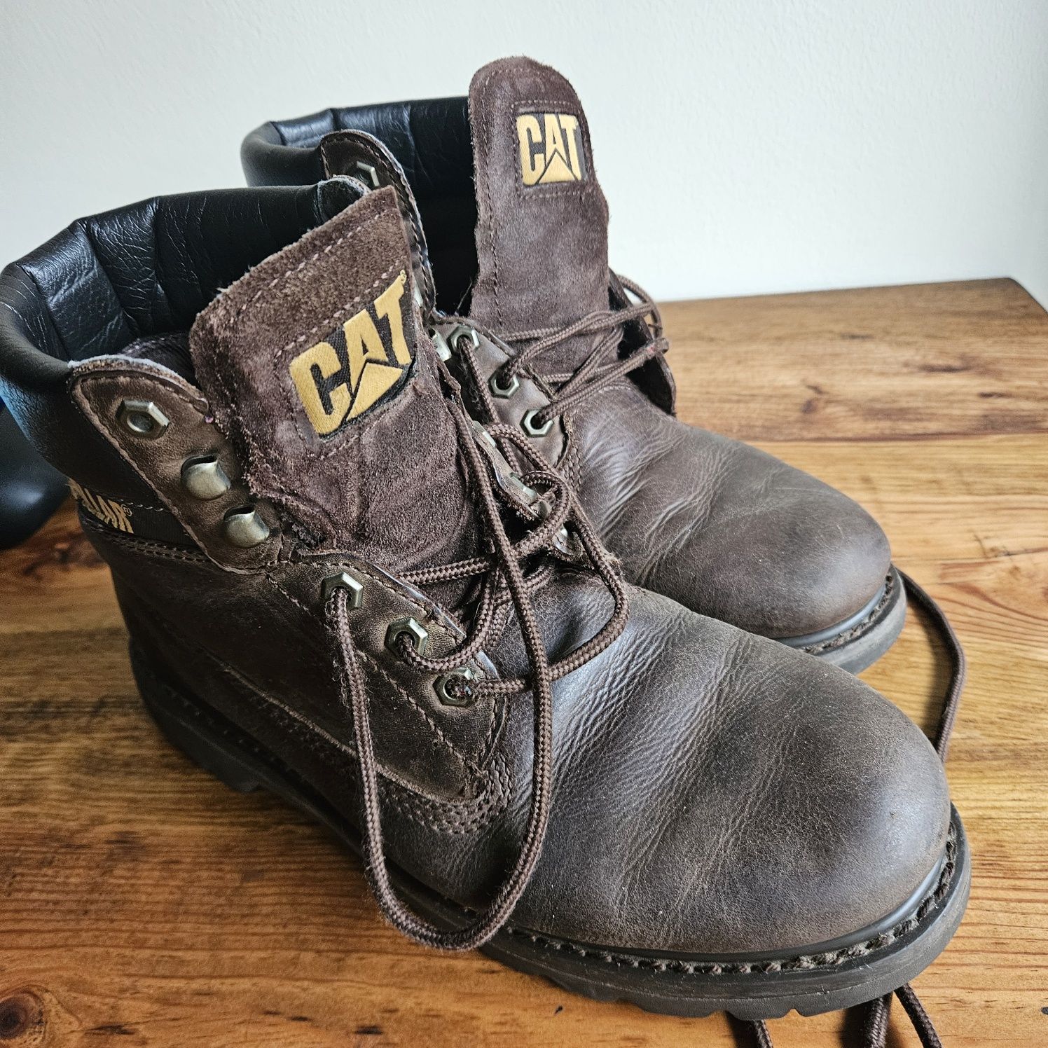 Bota castanha 43