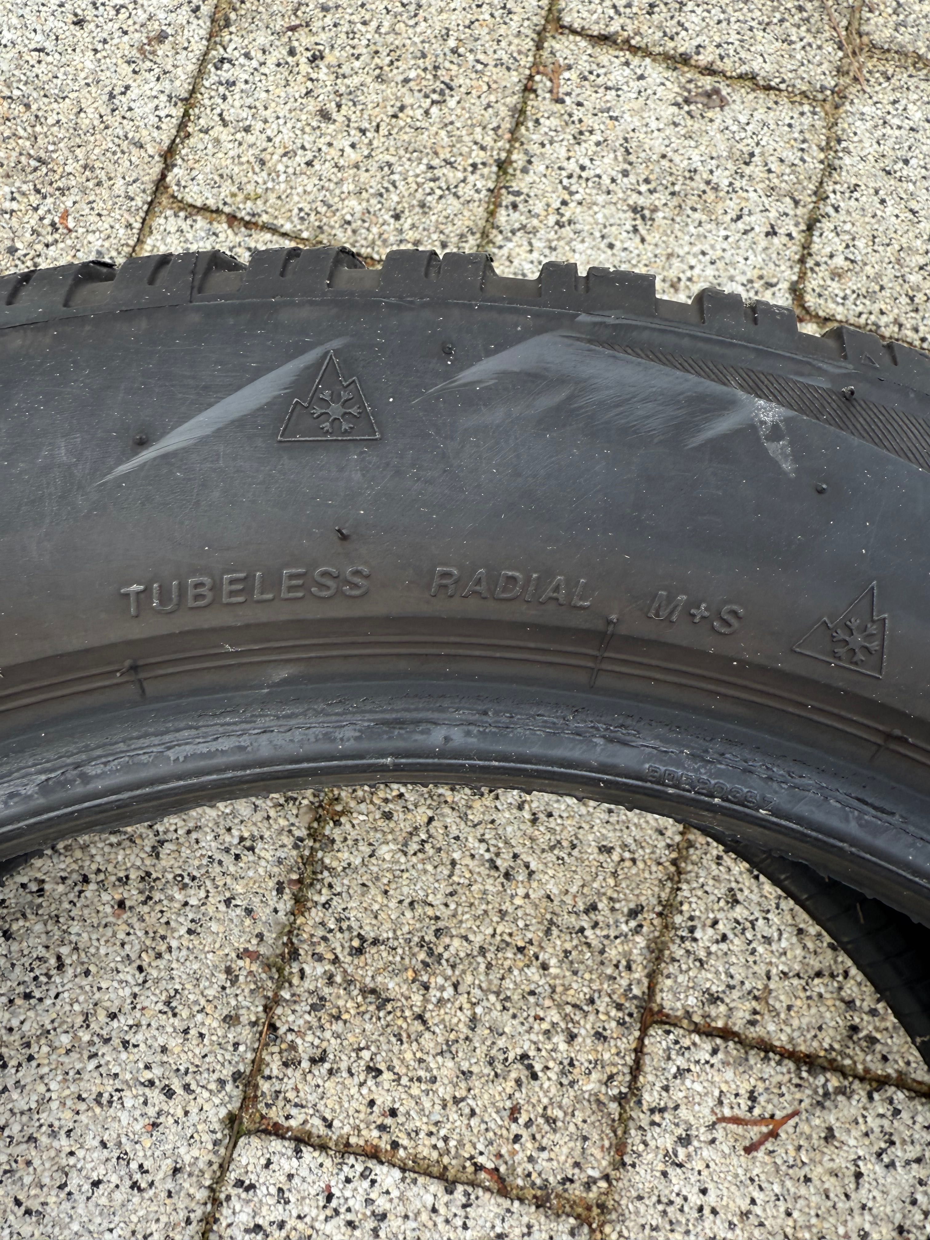 Opony Firestone Winterhawk 205 55 R17 stan bardzo dobry mały przebieg