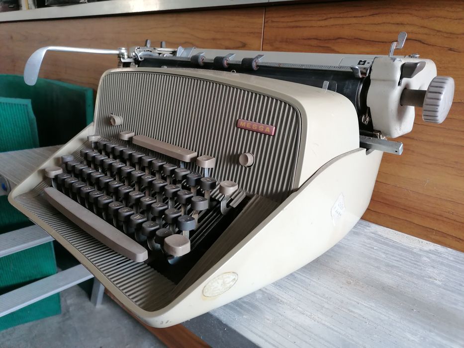 Máquina de escrever MESSA