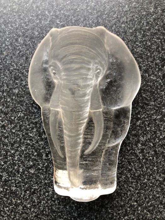 Estatueta em Vidro com imagem de Elefante