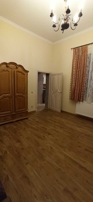 Частина будинку (5-6 чол) у старовинній виллі, центр, тераса, парковка