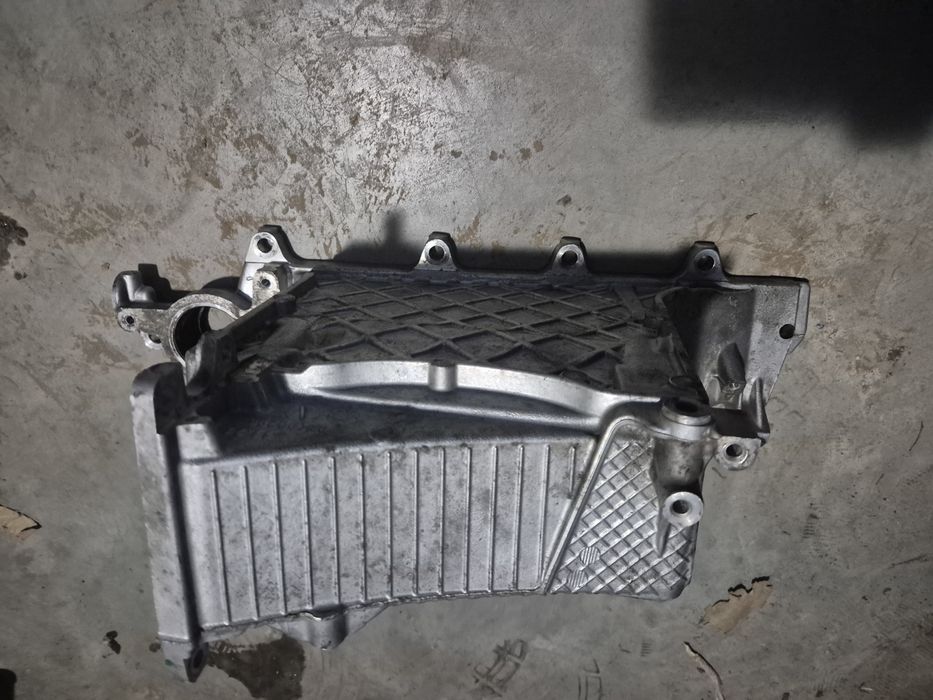 Kolektor ssący intrcoller 2,0 TDI  04L129711AB