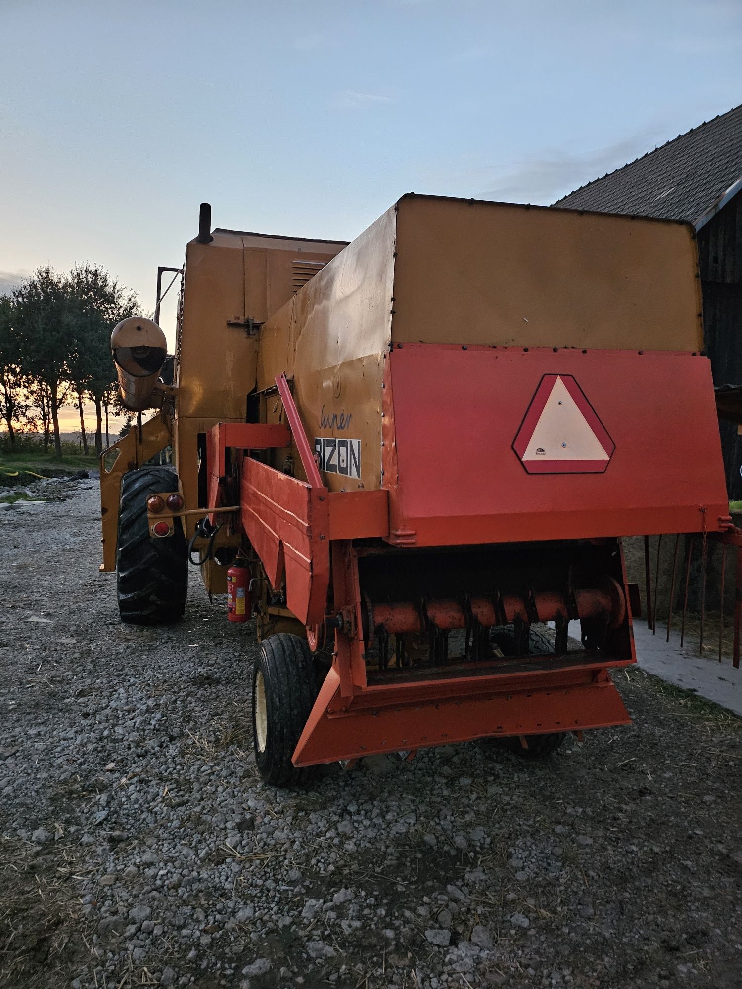 Kombajn Bizon Z056