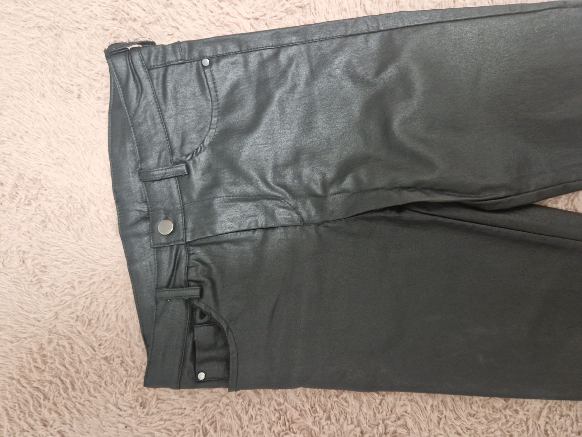 spodnie woskowane czarne