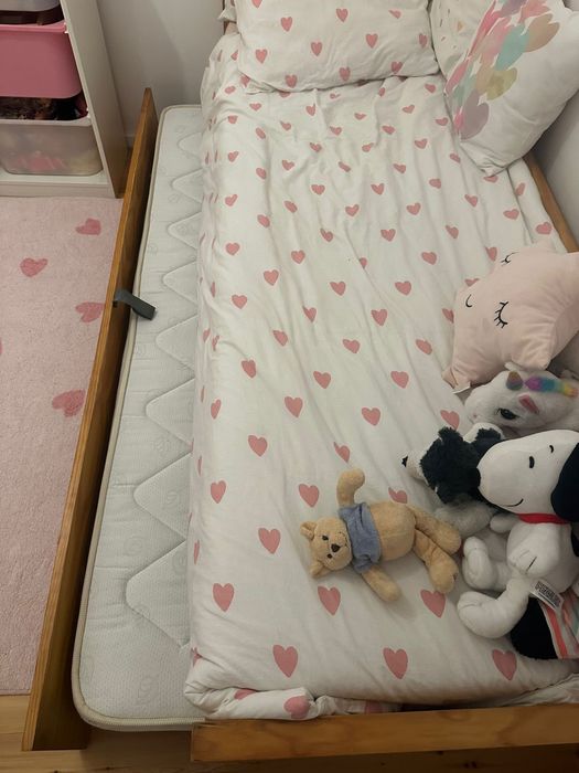 Cama dupla com colchões