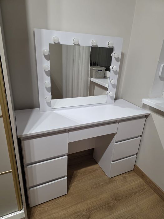 Toaletka  z lustrem Glamour LED  Stan IDEALNY