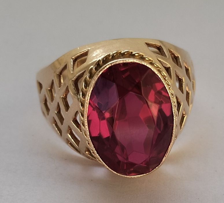 Кольцо золото 583 проба, с рубином  СССР