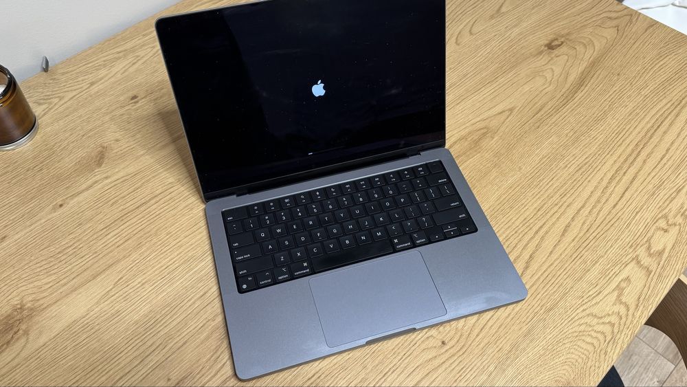 Macbook pro m2pro A2779 + захисні накладки